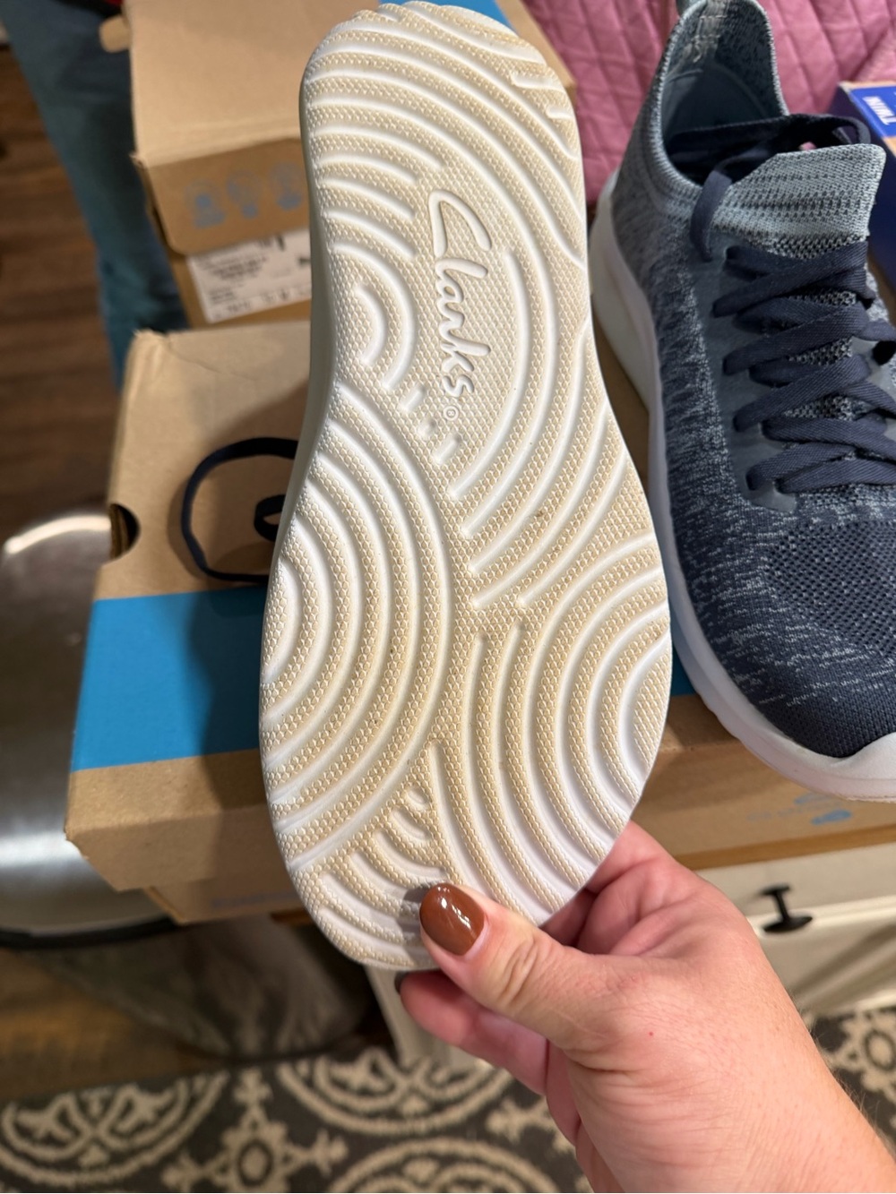 Shoe Box with Label - Picture 4 of 4